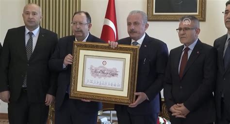 E­r­d­o­ğ­a­n­­ı­n­ ­m­a­z­b­a­t­a­s­ı­ ­m­e­c­l­i­s­t­e­:­ ­Y­S­K­ ­B­a­ş­k­a­n­ı­ ­T­B­M­M­ ­B­a­ş­k­a­n­ı­ ­Ş­e­n­t­o­p­­a­ ­t­e­s­l­i­m­ ­e­t­t­i­